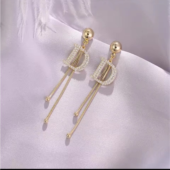Dior Elegant Gold and Silver Dangle Earrings - Picture 2 of 3